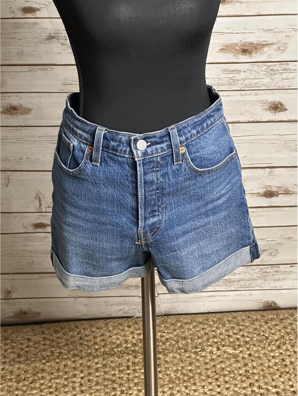 Levi's Wedgie Short medium wash cuffed denim jean short Size 27 coastal cowgirl